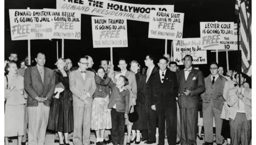 «Κόκκινο και Μαύρο: Η Αριστερά του Χόλιγουντ Αντιμέτωπη με τη Μαύρη Λίστα