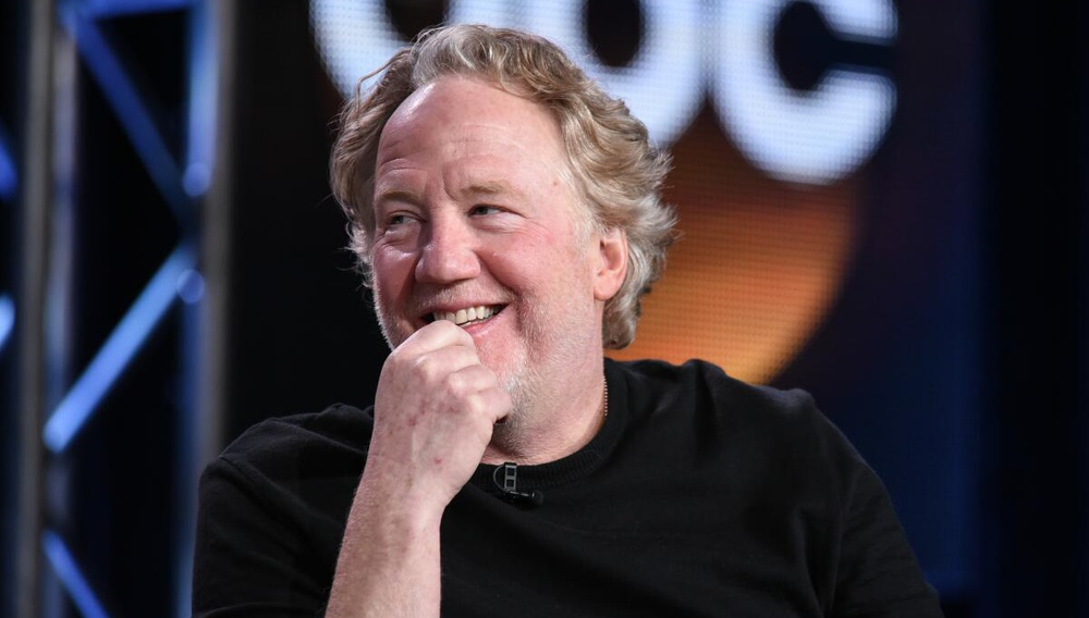 Ο Τίμοθι Μπάσφιλντ κατηγορείται για σεξουαλική κακοποίηση δυο ανήλικων αγοριών