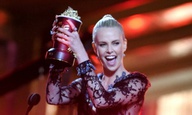 MTV Movie Awards 2016: H Σαρλίζ Θερόν αφιερώνει στις Φουριόζες του κόσμου