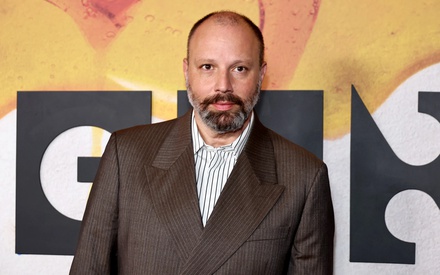 Ο Γιώργος Λάνθιμος φτάνει με... delivery μέχρι το Super Bowl